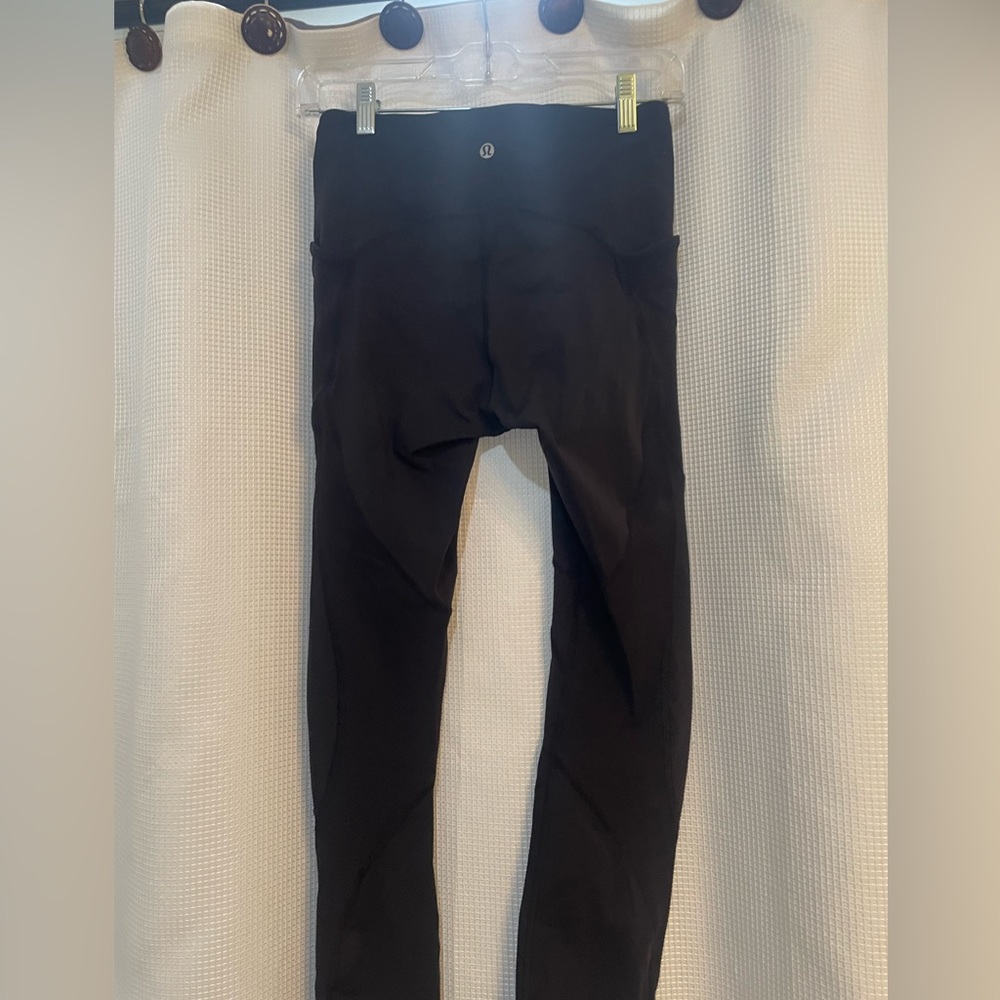 Gently used Lululemon leggings. Pockets on the side. Size 6